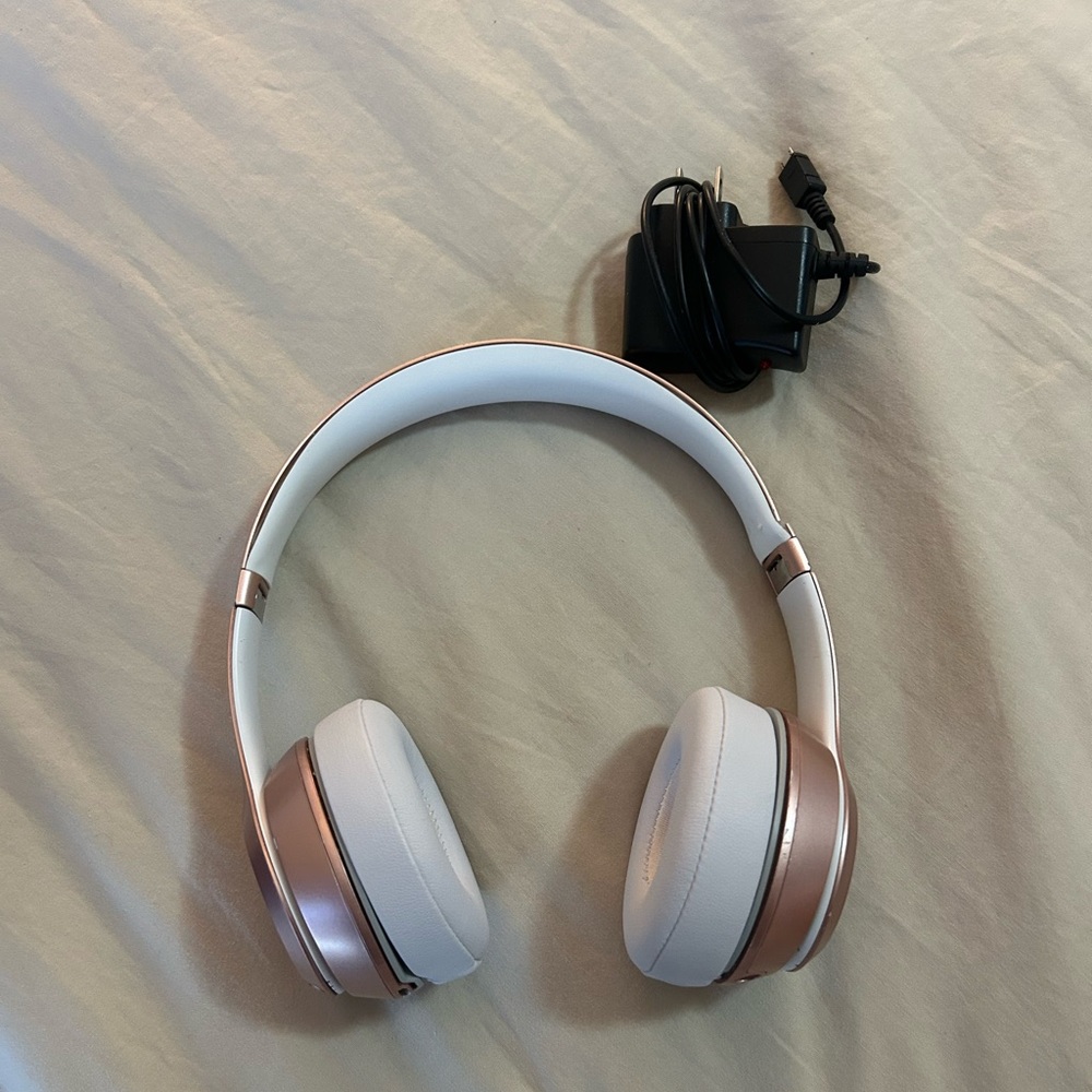 Beats by Dre rose gold